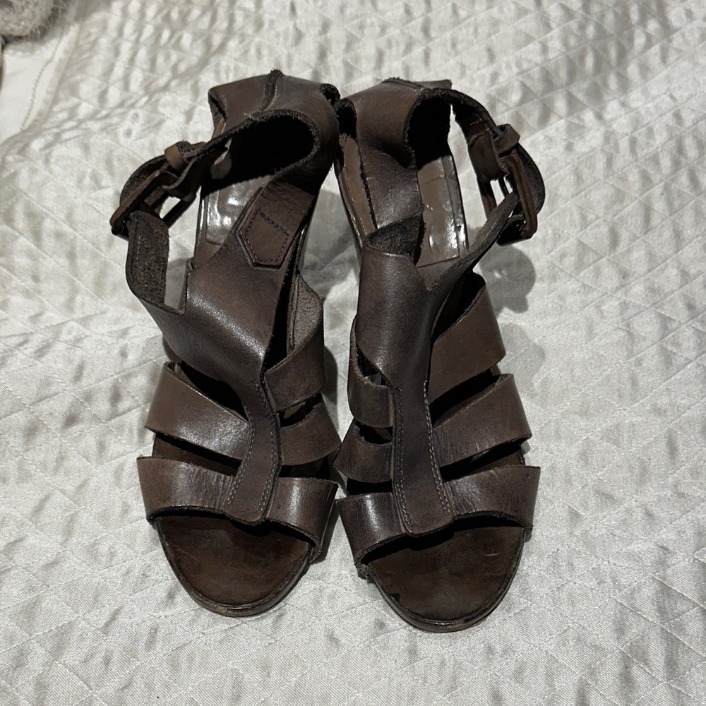 MOMA gray Leather Sandals